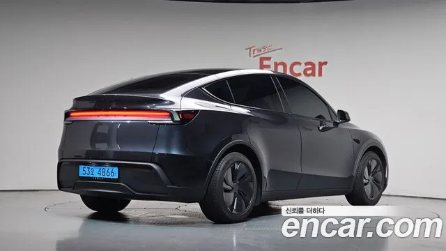 Tesla Model Y — Фото автомобиля 2