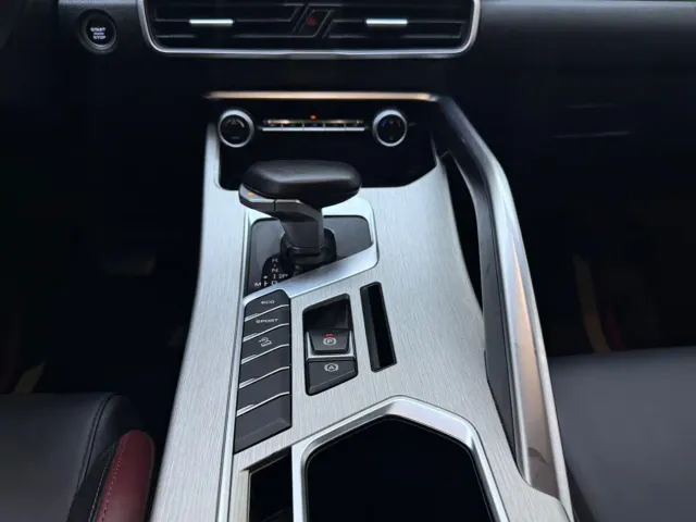 Geely Binyue — Фото автомобиля 8