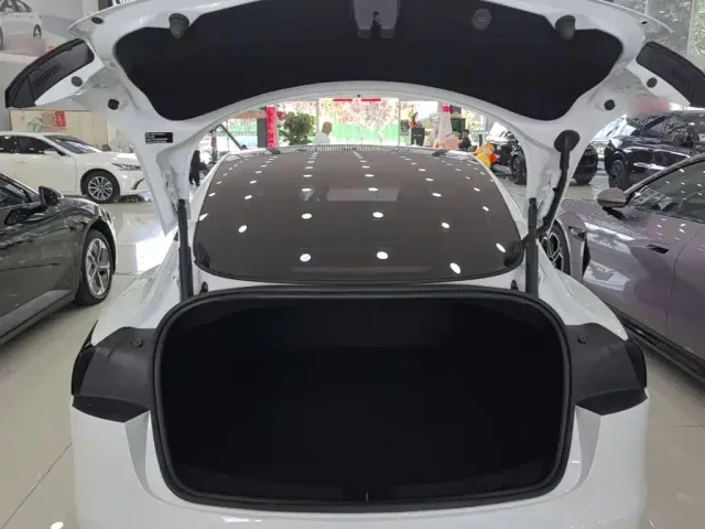 Tesla Model 3 — Фото автомобиля 18