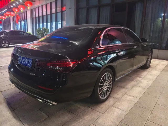Mercedes-Benz E-Class — Фото автомобиля 3