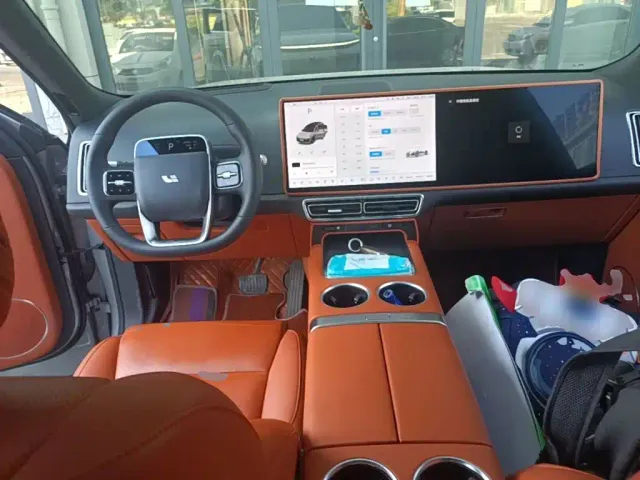 Li Auto L8 — Фото автомобиля 5