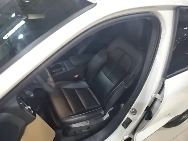 Volvo XC40 — Фото автомобиля 10