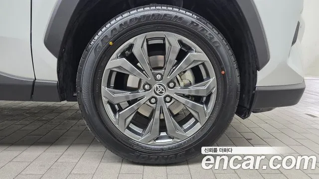Toyota RAV4 — Фото автомобиля 5