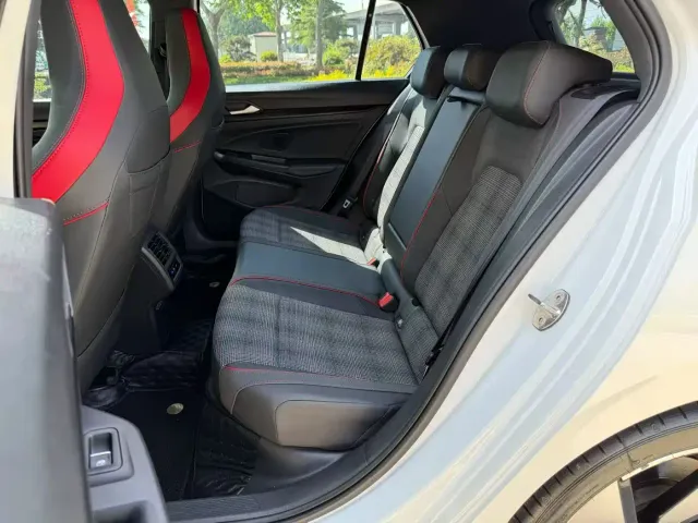 Volkswagen Golf GTI — Фото автомобиля 6