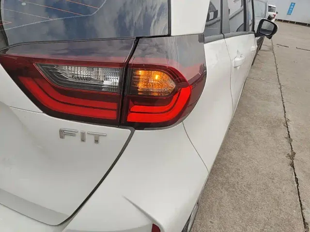 Honda Fit — Фото автомобиля 7
