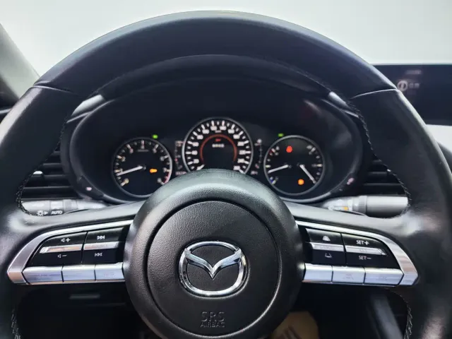 Mazda Axela — Фото автомобиля 11