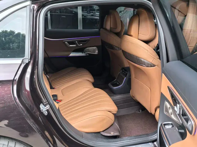 Mercedes-Benz E-Class — Фото автомобиля 5