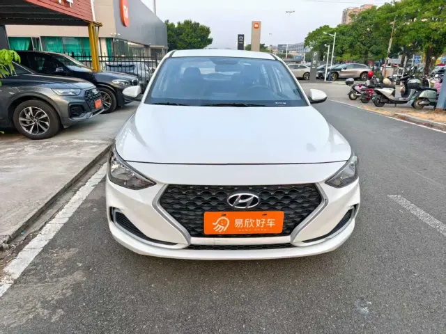 Hyundai Elantra — Фото автомобиля 2