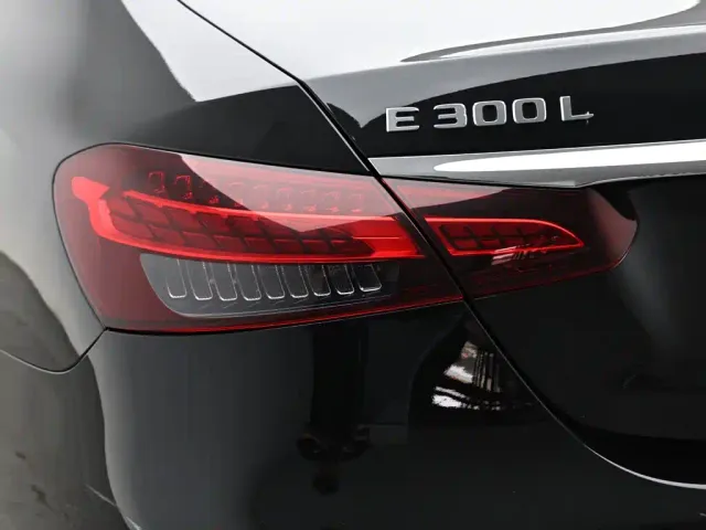 Mercedes-Benz E-Class — Фото автомобиля 7
