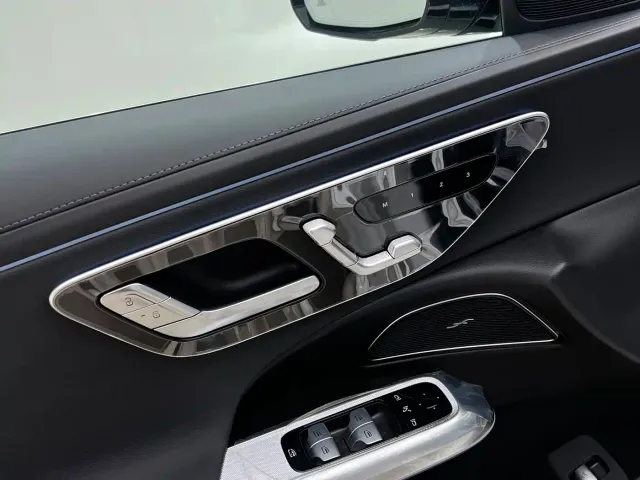 Mercedes-Benz E-Class — Фото автомобиля 8