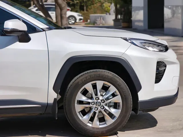Toyota Wildlander — Фото автомобиля 10