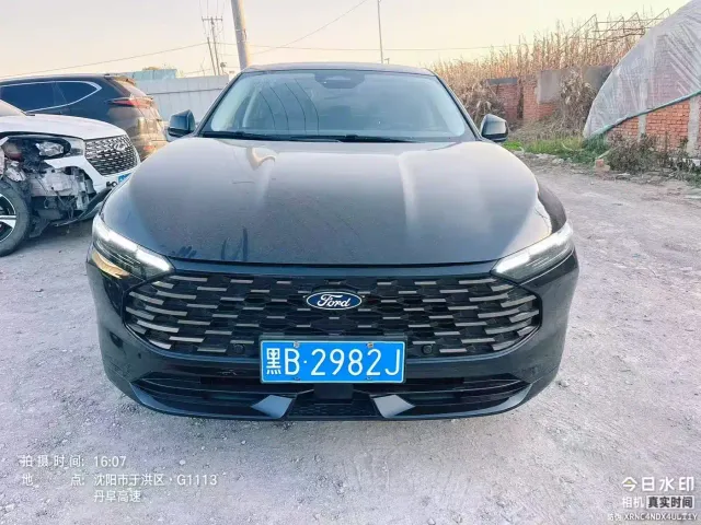 Ford Mondeo — Фото автомобиля 3