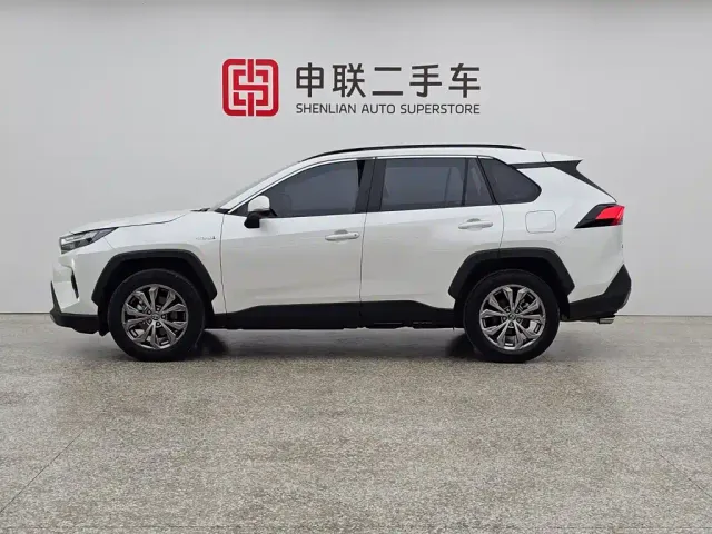 Toyota RAV4 — Фото автомобиля 3