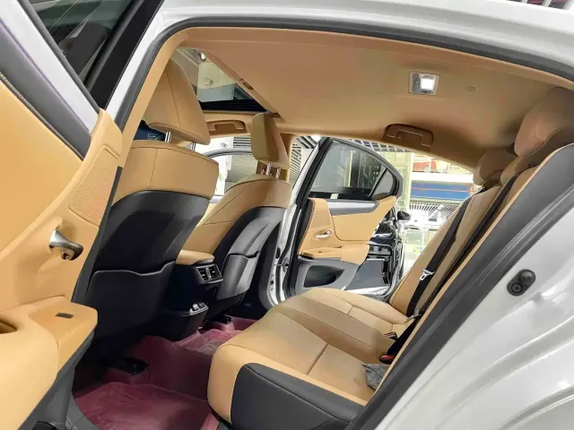 Lexus ES — Фото автомобиля 5