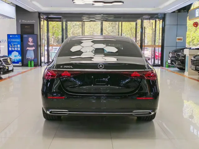 Mercedes-Benz E-Class — Фото автомобиля 8
