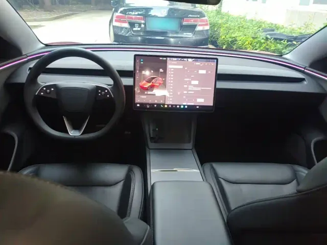 Tesla Model 3 — Фото автомобиля 5