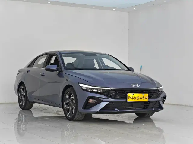 Hyundai Elantra — Фото автомобиля 3