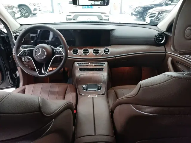 Mercedes-Benz E-Class — Фото автомобиля 6