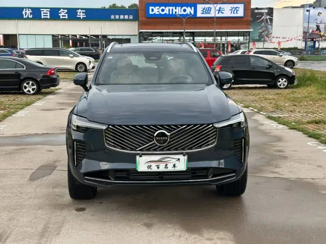 Volvo XC90 — Фото автомобиля 2