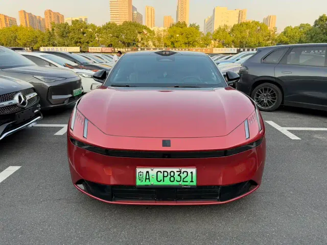 Lynk & Co Z10 — Фото автомобиля 2