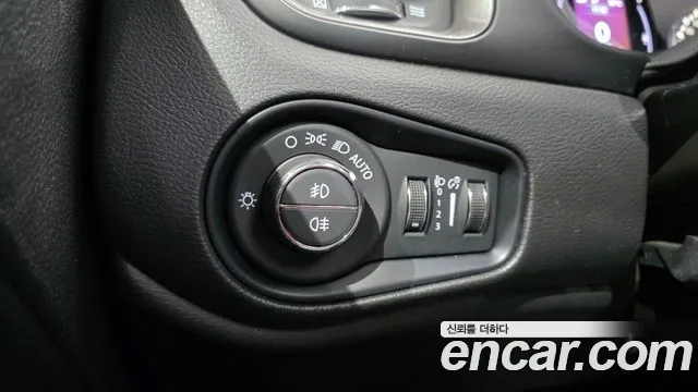 Jeep Renegade — Фото автомобиля 12