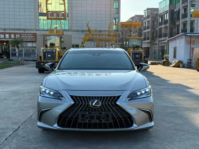 Lexus ES — Фото автомобиля 2