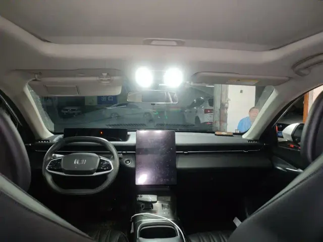 Changan Qiyuan A05 — Фото автомобиля 8