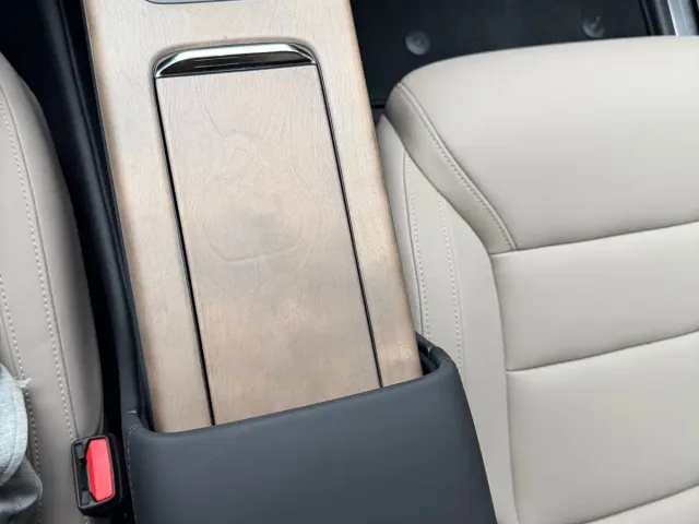 Volvo XC70 Plug-in Hybrid — Фото автомобиля 16