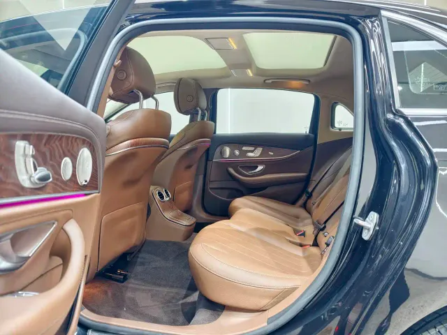 Mercedes-Benz E-Class — Фото автомобиля 9
