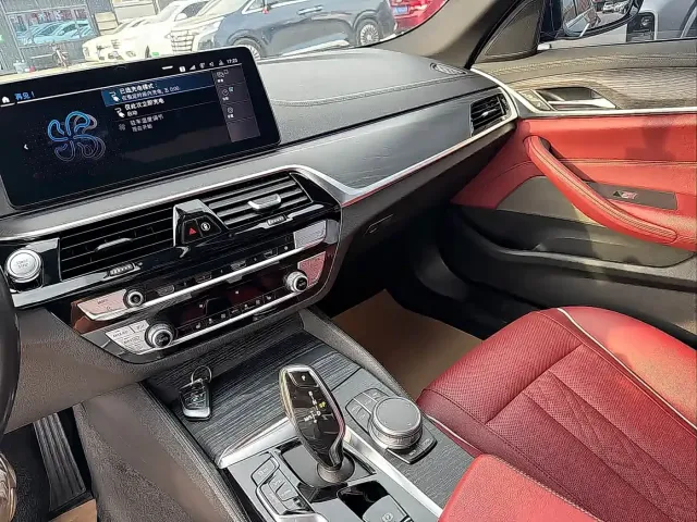 BMW BMW 5 Series New Energy 2022 535Le M Sport Package — Фото автомобиля 10