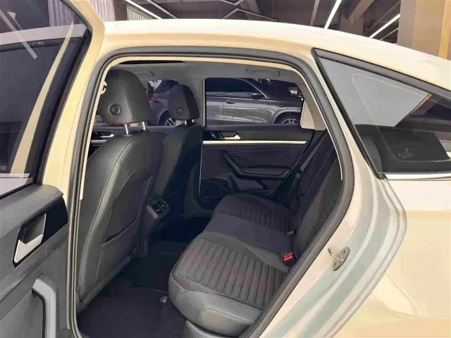 Volkswagen Lavida — Фото автомобиля 10