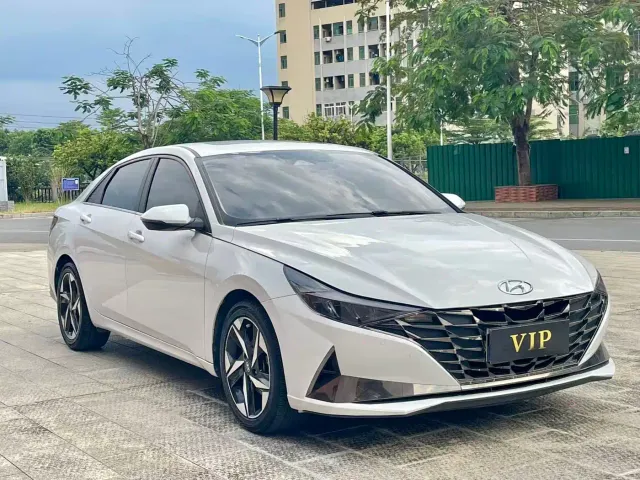 Hyundai Elantra — Фото автомобиля 3