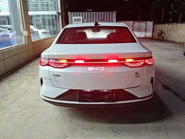 BYD Qin L — Фото автомобиля 5