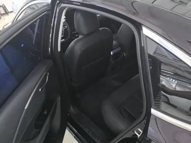 Wuling Starlight — Фото автомобиля 11