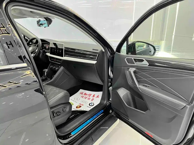 Volkswagen Tiguan L — Фото автомобиля 18