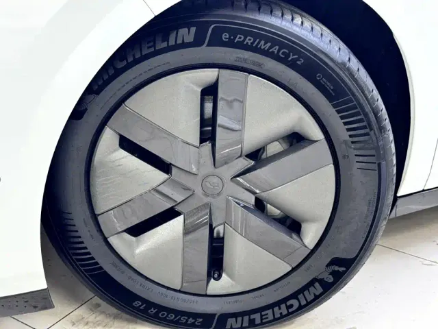 Li Auto MEGA — Фото автомобиля 25