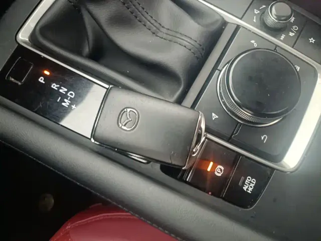Mazda Axela — Фото автомобиля 8