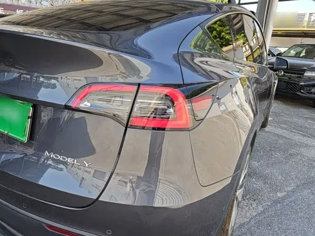 Tesla Model Y — Фото автомобиля 7