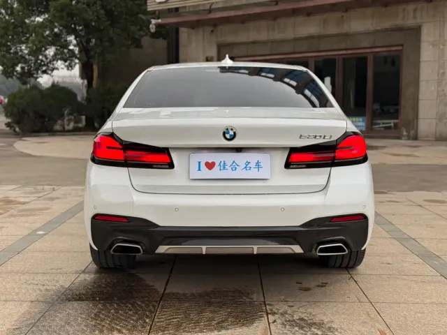 BMW 5 Series — Фото автомобиля 4