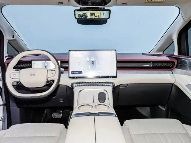 Xpeng X9 — Фото автомобиля 27