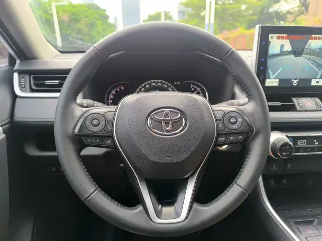 Toyota RAV4 — Фото автомобиля 17