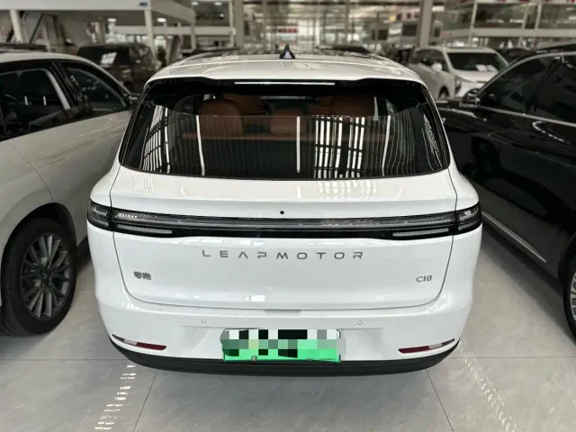 Leapmotor C10 — Фото автомобиля 18