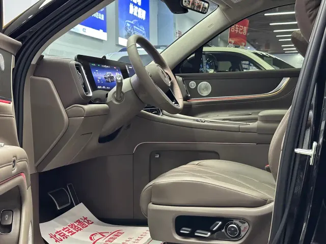 AITO Wenjie AITO M9 2025 Extended Range Ultra 52kWh 6-Seater — Фото автомобиля 7