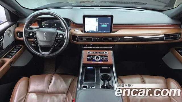 Lincoln Aviator — Фото автомобиля 10