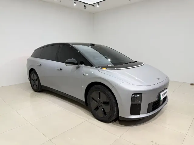 Li Auto i6 — Фото автомобиля 3