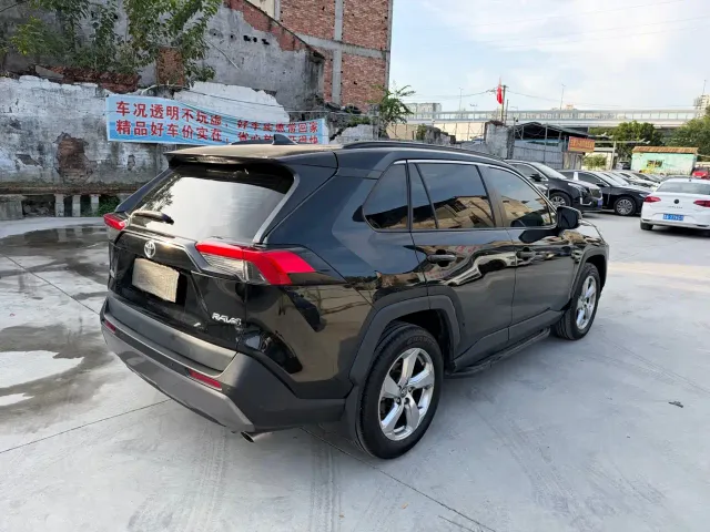 Toyota RAV4 — Фото автомобиля 5