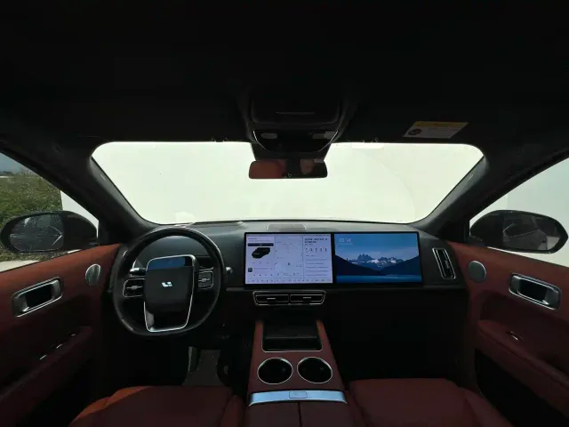 Li Auto L8 — Фото автомобиля 5
