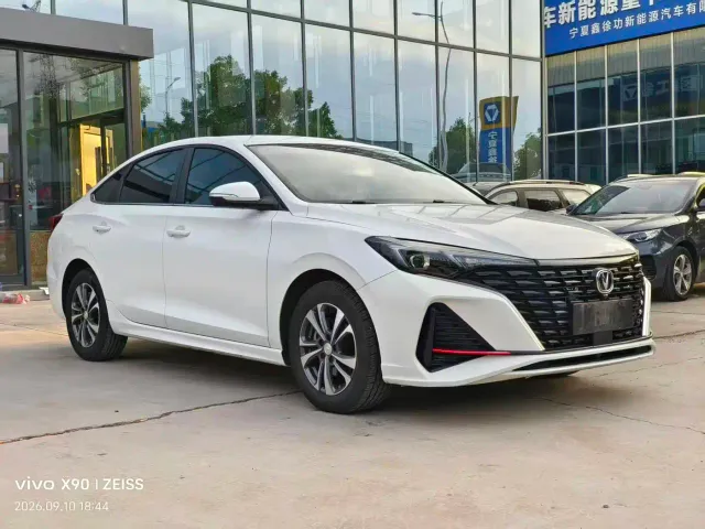 Changan Eado — Фото автомобиля 3
