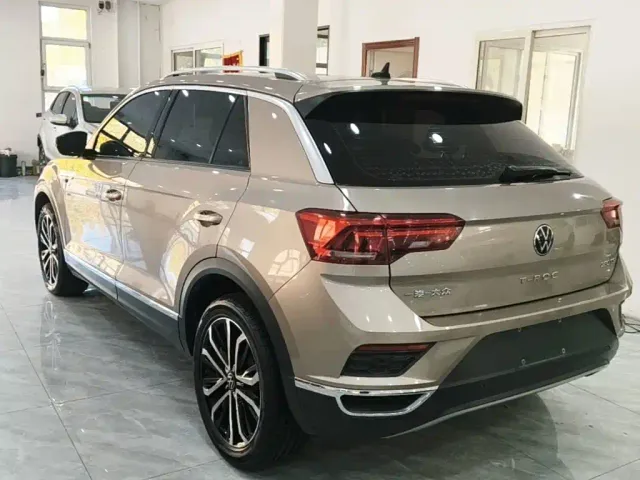 Volkswagen T-Roc — Фото автомобиля 4