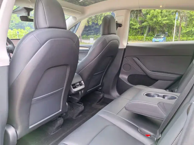 Tesla Model Y — Фото автомобиля 6